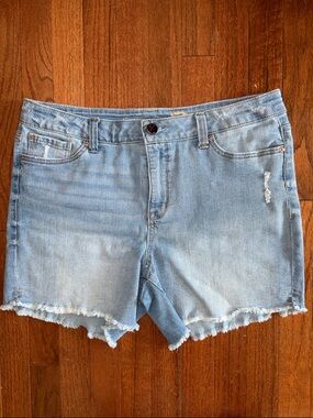 Seven 7 Light Blue Distressed Denim Women’s Weekend Shorts Size 12